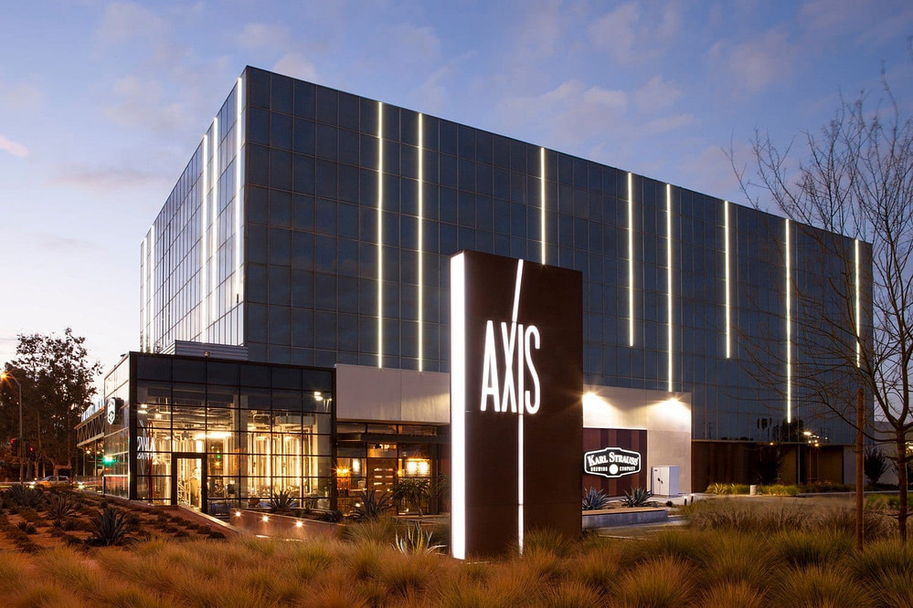 The IA team invited a craft brewery to open a restaurant on the corner of the property across from Angel Stadium of Anaheim. Stadium. Axis Campus, Anaheim, CA. Photography © Kim Rodgers.