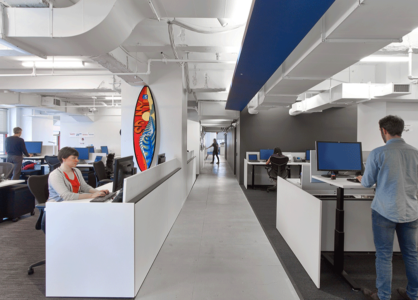 Staff at LinkedIn's 28th floor in New York can customize work zones to maximize comfort and efficiency. Photo by Eric Laignel. 