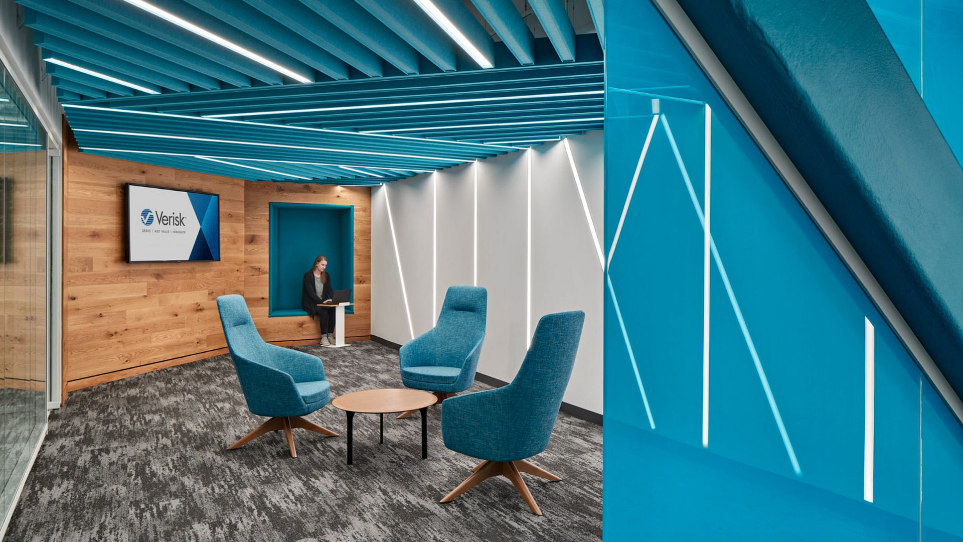 A flexible meeting and workspace at the Verisk offices.