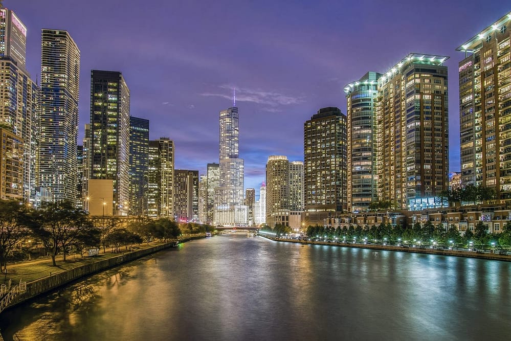 The Chicago Riverfront. Photo by Pedro Lastra on Unsplash
